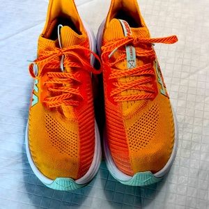 HOKA proflyx carbon x running shoes